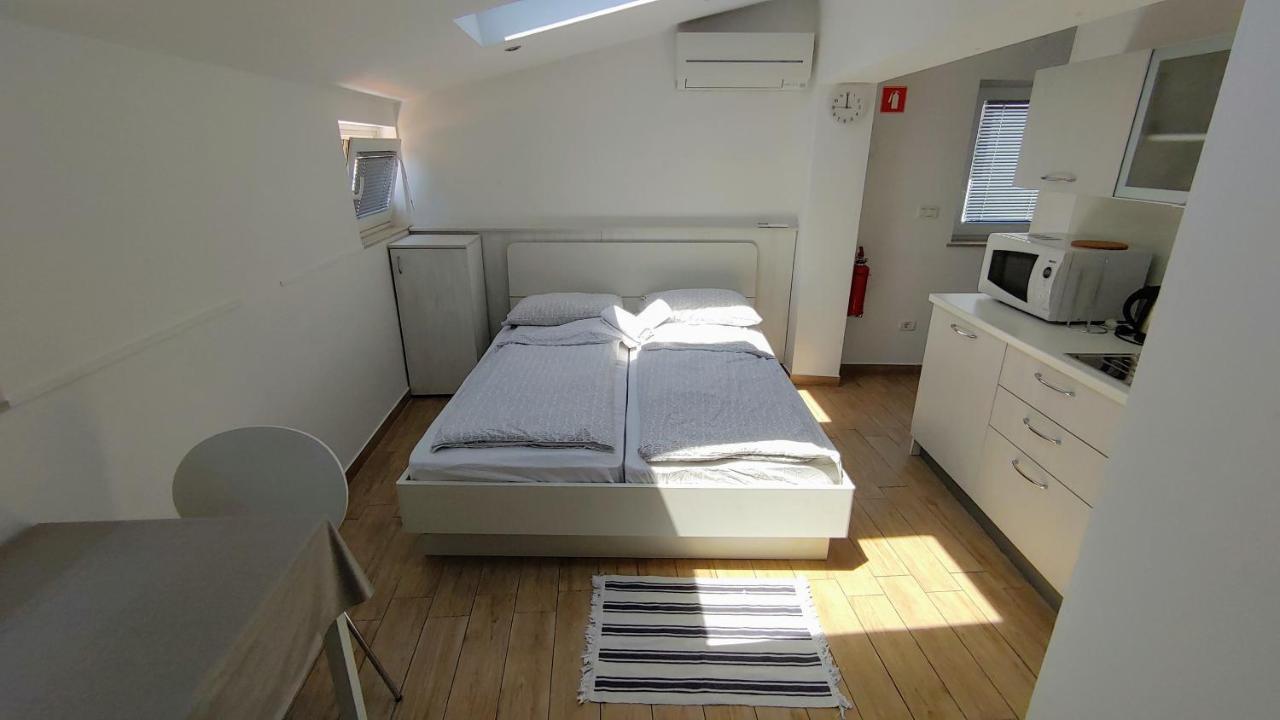 B&B Isola Izola Eksteriør bilde